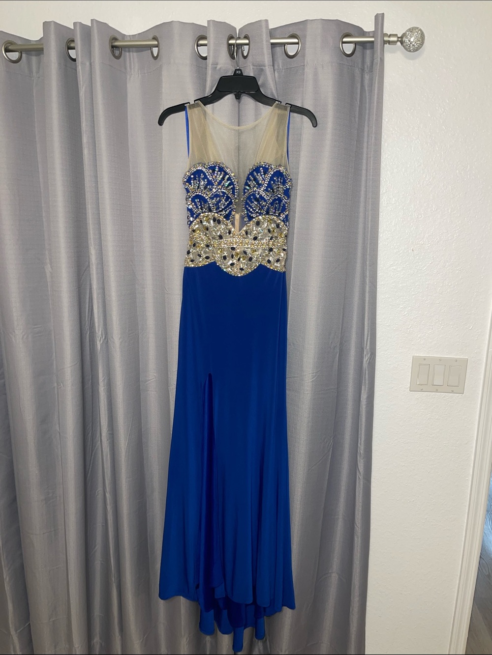 Elegant Blue Embellished Evening Dress